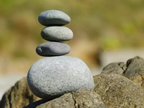 گراؤنڈنگ - یہاں ہونے کا فن - کثیر لسانی