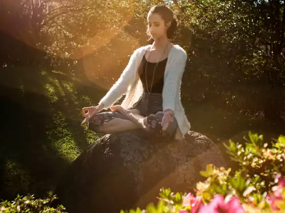 การทำสมาธิและการรักษา "เชื่อมต่อกับแสงภายในของคุณ"