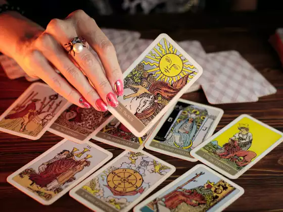 Tarot de la saison du Lion - Choisissez une carte !