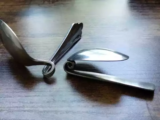 स्पूनबेंडिंग - झुकने की वास्तविकता पर एक कार्यशाला