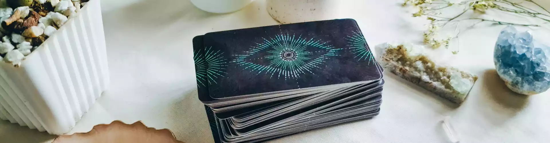 Tarot de la saison du Verseau - Online Class by Mary Haberski